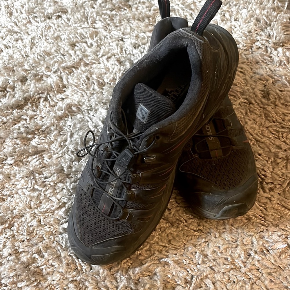 Woman Salomon hiking shoes
